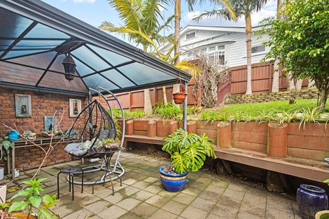 Photo of property in 17 Griffen Park Road, Mount Roskill, Auckland, 1041