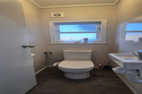 Photo of property in 11 Miles Crescent, Newlands, Wellington, 6037