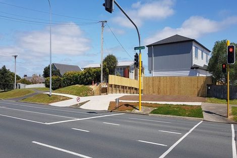 Photo of property in 812b East Coast Road, Oteha, Auckland, 0630