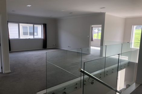 Photo of property in 21d Stamford Crescent, Flat Bush, Auckland, 2019