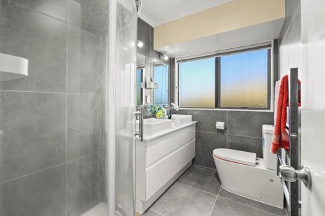 Photo of property in 2/20 Beach Road, Mellons Bay, Auckland, 2014