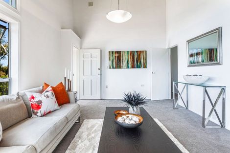 Photo of property in 2/38 Ravenwood Drive, Forrest Hill, Auckland, 0620