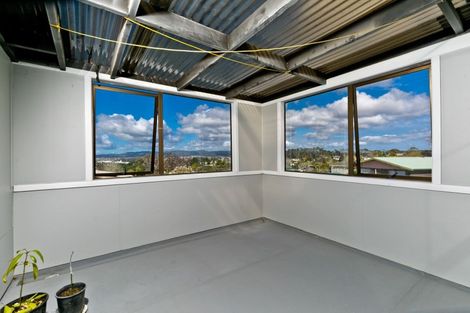 Photo of property in 5a Crompton Road, Massey, Auckland, 0614