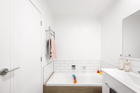 Photo of property in 10/19 Ruakiwi Road, Hamilton Lake, Hamilton, 3204