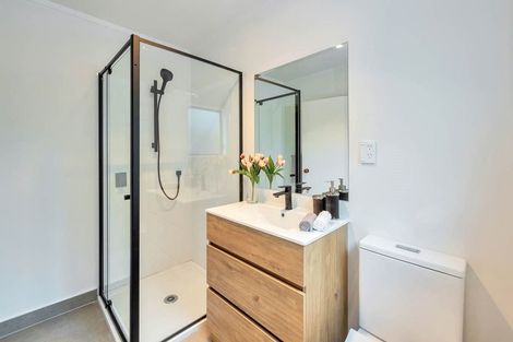 Photo of property in 2/22 Bronzewing Terrace, Unsworth Heights, Auckland, 0632