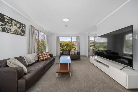 Photo of property in 15a Kereru Bend, Tawa, Wellington, 5028