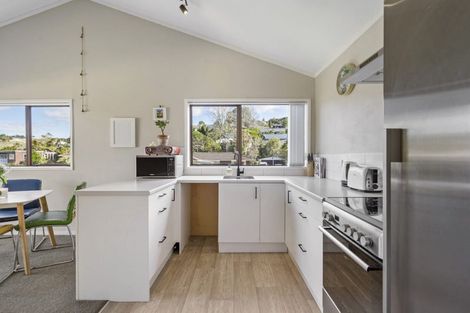 Photo of property in 1/7 Newstead Avenue, Browns Bay, Auckland, 0632