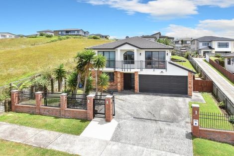 Photo of property in 55 Saralee Drive, Manurewa, Auckland, 2105