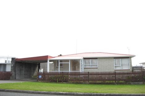 Photo of property in 6 Kahikatea Street, Inglewood, 4330