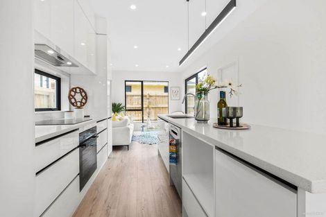 Photo of property in 7c Queen Mary Avenue, New Lynn, Auckland, 0600