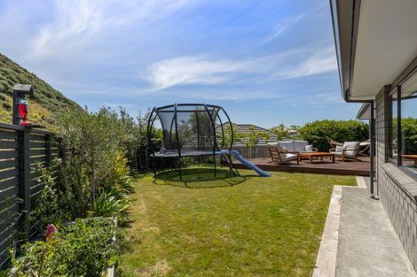 Photo of property in 2 Roundhouse Close, Whitby, Porirua, 5024