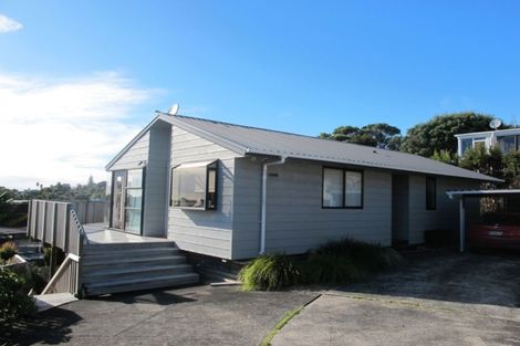 Photo of property in 2/1001 Beach Road, Torbay, Auckland, 0630