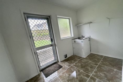 Photo of property in 18 Pankhurst Place, Sunnyvale, Auckland, 0612