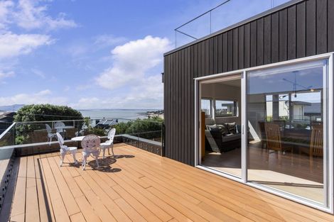 Photo of property in 24 Beach Road, Castor Bay, Auckland, 0620