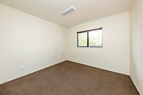 Photo of property in 2/40 Hollyford Drive, Clover Park, Auckland, 2105