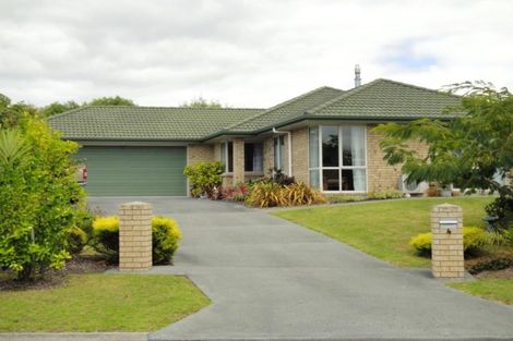 Photo of property in 4 Wai Place, One Tree Point, 0118