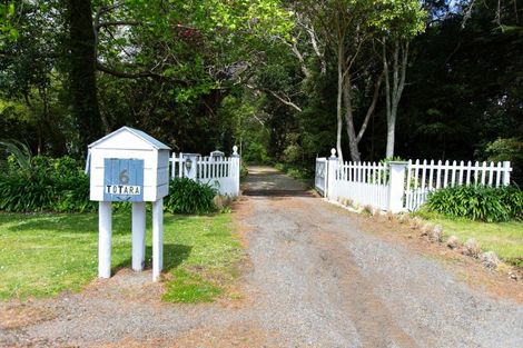 Photo of property in 6 Totara Road, Kumeroa, Woodville, 4997