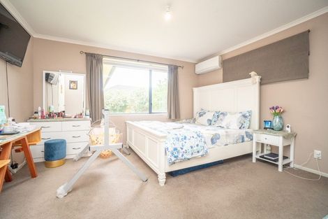 Photo of property in 8 Nevada Way, Kelvin Grove, Palmerston North, 4414