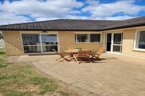 Photo of property in 5 Greta Banks Place, Wattle Downs, Auckland, 2103