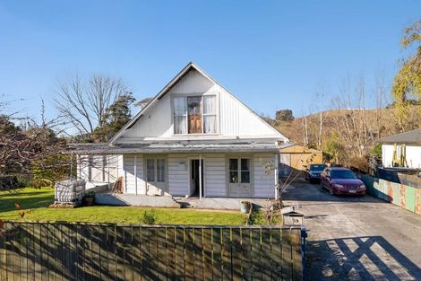 Photo of property in 19 Milne Street, Hunterville, 4730