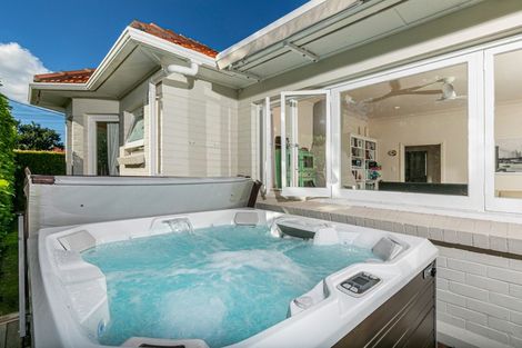 Photo of property in 1/27 Summer Street, Stanley Point, Auckland, 0624