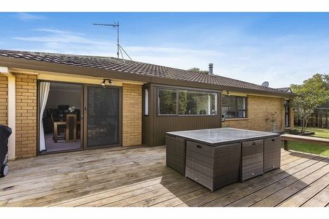 Photo of property in 3 Voltaire Court, Botany Downs, Auckland, 2010