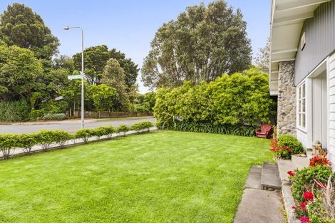 Photo of property in 15 Walton Avenue, Waikanae, 5036