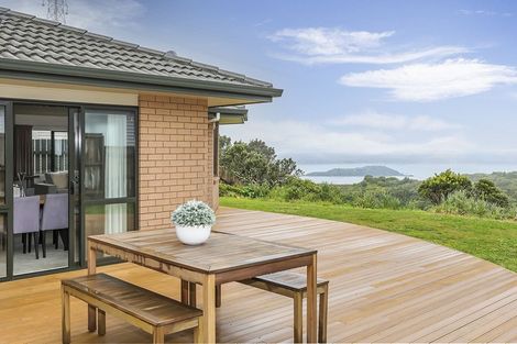 Photo of property in 52 Miles Crescent, Newlands, Wellington, 6037