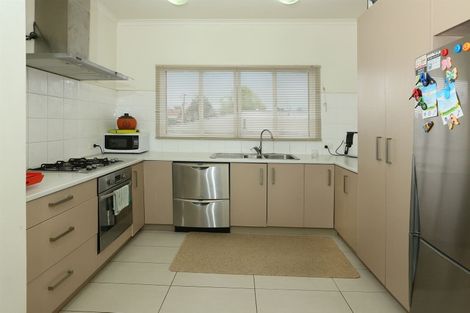 Photo of property in 1/3185 Great North Road, New Lynn, Auckland, 0600