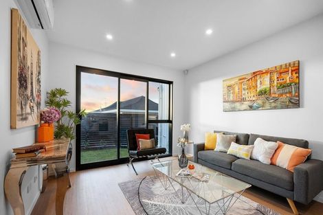 Photo of property in 37b Flanshaw Road, Te Atatu South, Auckland, 0610