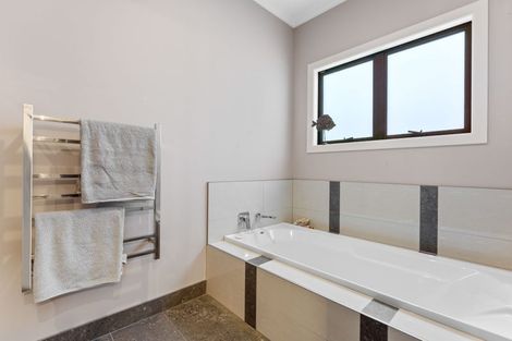 Photo of property in 4 Barbaras Way, Waikanae Beach, Waikanae, 5036