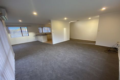 Photo of property in 42 Greenberry Drive, Ranui, Auckland, 0612