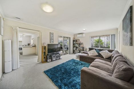 Photo of property in 5 Harobed Place, Weymouth, Auckland, 2103