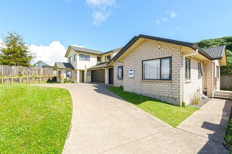 Photo of property in 12 Mediterranean Way, Goodwood Heights, Auckland, 2105