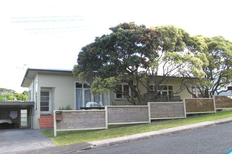 Photo of property in 1/1a Bevyn Street, Castor Bay, Auckland, 0620