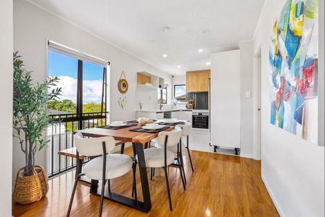 Photo of property in 43 Athena Drive, Totara Vale, Auckland, 0629