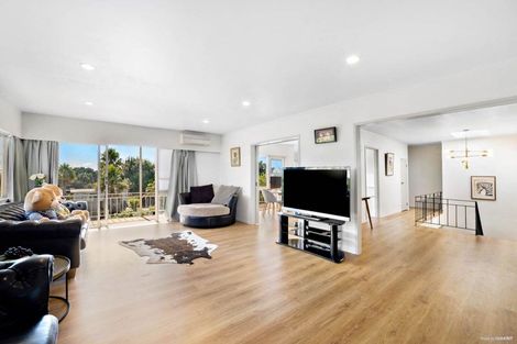 Photo of property in 31 Royal Road, Massey, Auckland, 0614