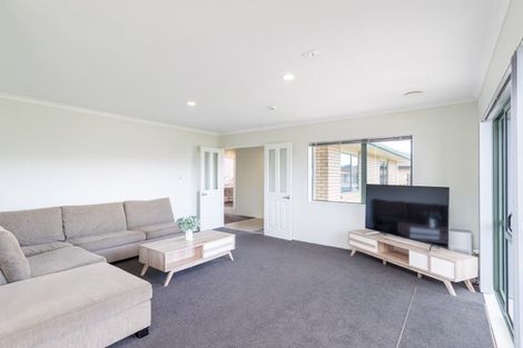 Photo of property in 56 Percy Kinsman Crescent, Riverstone Terraces, Upper Hutt, 5018