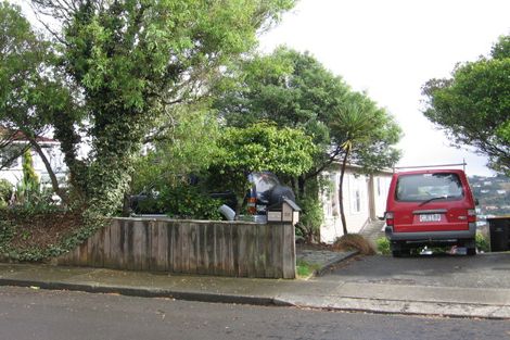 Photo of property in 35 Fitzpatrick Street, Newlands, Wellington, 6037