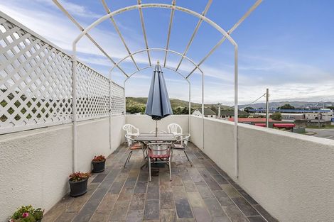 Photo of property in 32 Paremata Crescent, Paremata, Porirua, 5024