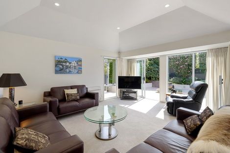 Photo of property in 39 Thornycroft Street, Fendalton, Christchurch, 8052