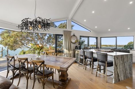 Photo of property in 86 Vipond Road, Stanmore Bay, Whangaparaoa, 0932