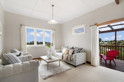 Photo of property in 17 Worthington Place, West Harbour, Auckland, 0618
