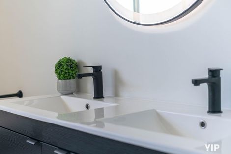 Photo of property in 43 Carluke Street, Paparangi, Wellington, 6037