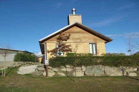 Photo of property in 2 Bob Lee Place, Wanaka, 9305