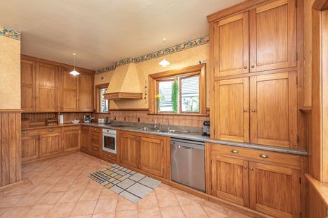 Photo of property in 11 Selwyn Crescent, College Estate, Whanganui, 4500