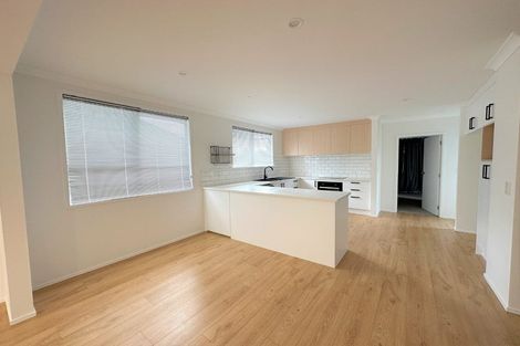 Photo of property in 5 Ussher Place, Pakuranga Heights, Auckland, 2010