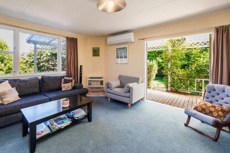 Photo of property in 76 Ruamahanga Crescent, Terrace End, Palmerston North, 4410