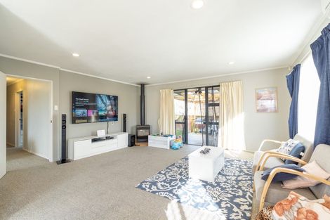 Photo of property in 35 Dalfield Place, Highbury, Palmerston North, 4412