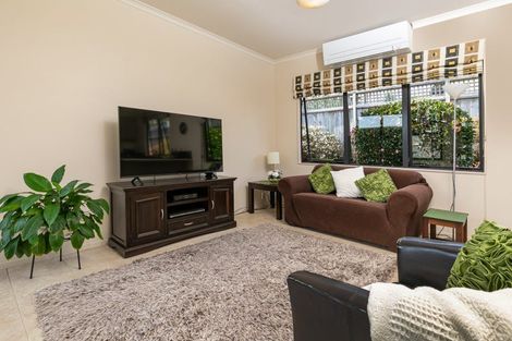 Photo of property in 9 Maryann Place, Greenhithe, Auckland, 0632
